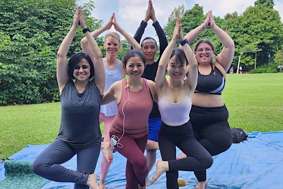 samosa-avenue-2025-outdoor-yoga-botanical-garden